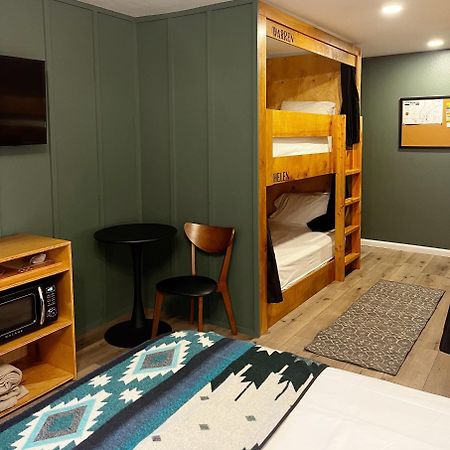 Jackalope Motor Lodge Пайндейл Екстериор снимка