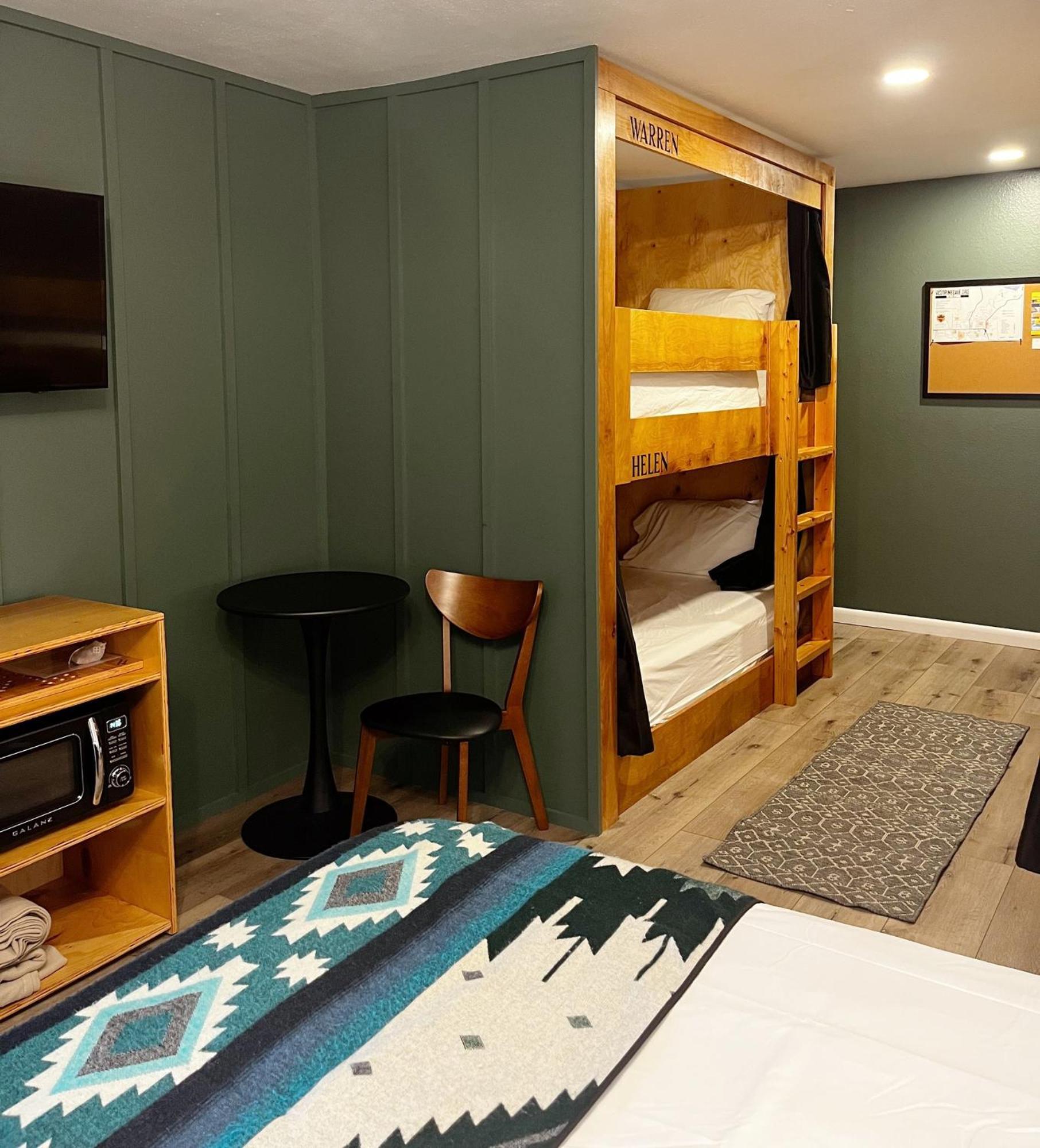 Jackalope Motor Lodge Пайндейл Екстериор снимка